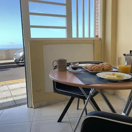 Alloggio in famiglia In Shared In Cristianos In Front Of The Playa Vistas *